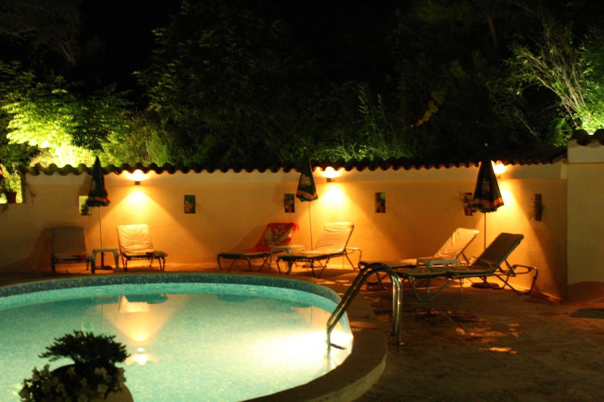 Hotel Danica Petrovac Eksteriør bilde